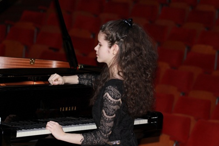 Tomescu Cristina Thumbnail